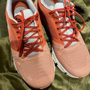 On Running Womens size 9